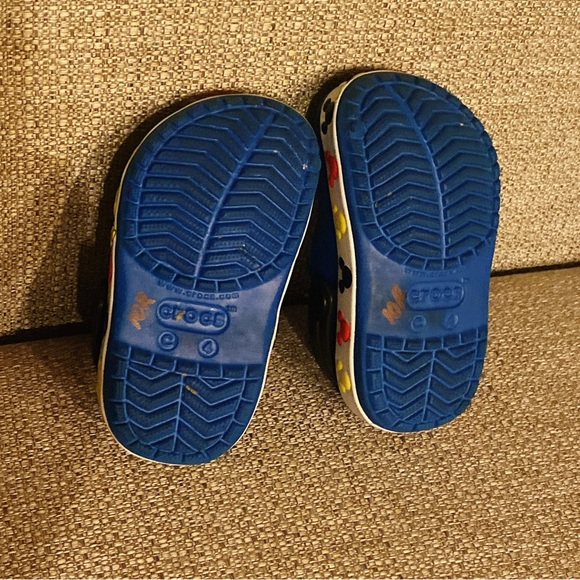 Disney Mickey Mouse Baby Boy’s Crocs Shoes Baby/Toddler Size 4 - Picture 2 of 3